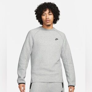 Nike sportswear tech crewneck- Large